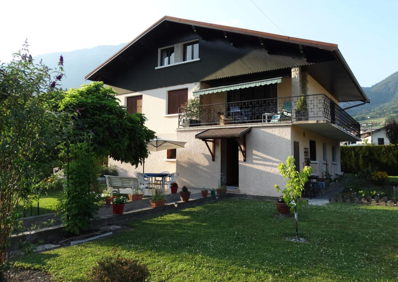 Bed and Breakfast Chez Laurette Et Louis Ugine Esterno foto