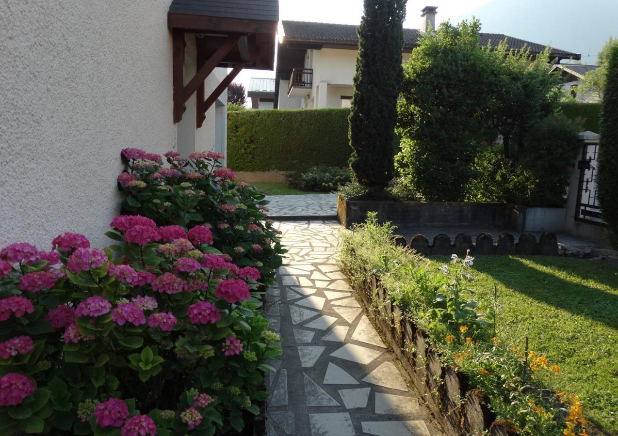 Bed and Breakfast Chez Laurette Et Louis Ugine Esterno foto