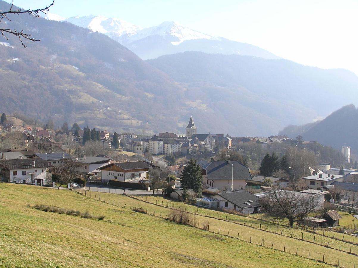 Bed and Breakfast Chez Laurette Et Louis Ugine Esterno foto